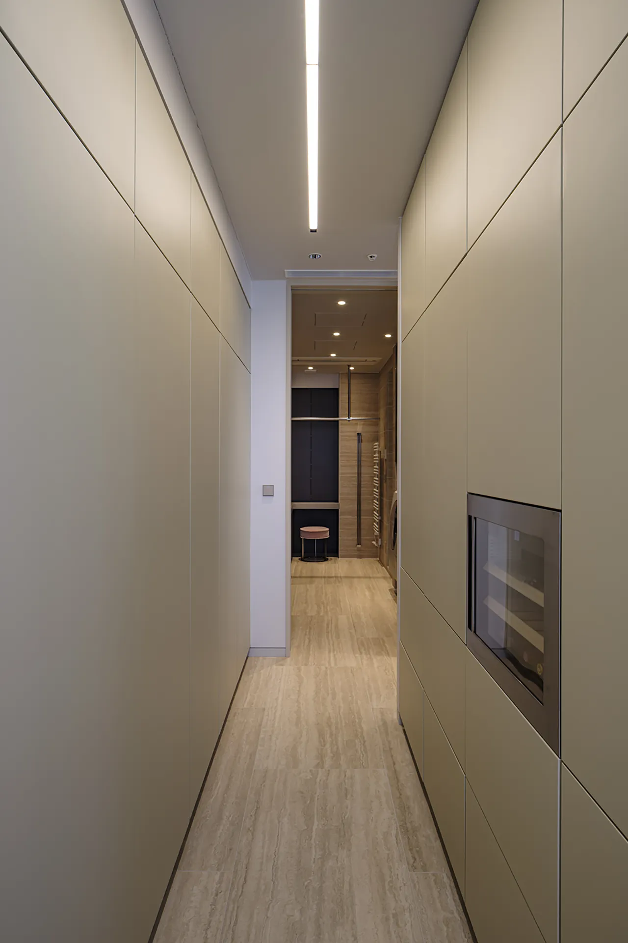 パントリーからウォークインクローゼットにも通じる