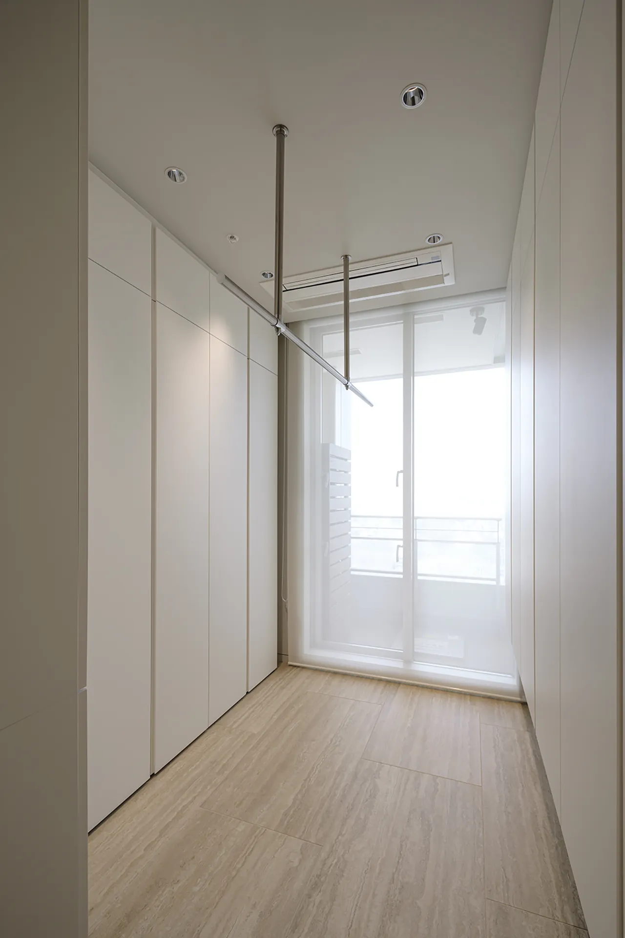 洗濯干しのある収納スペース