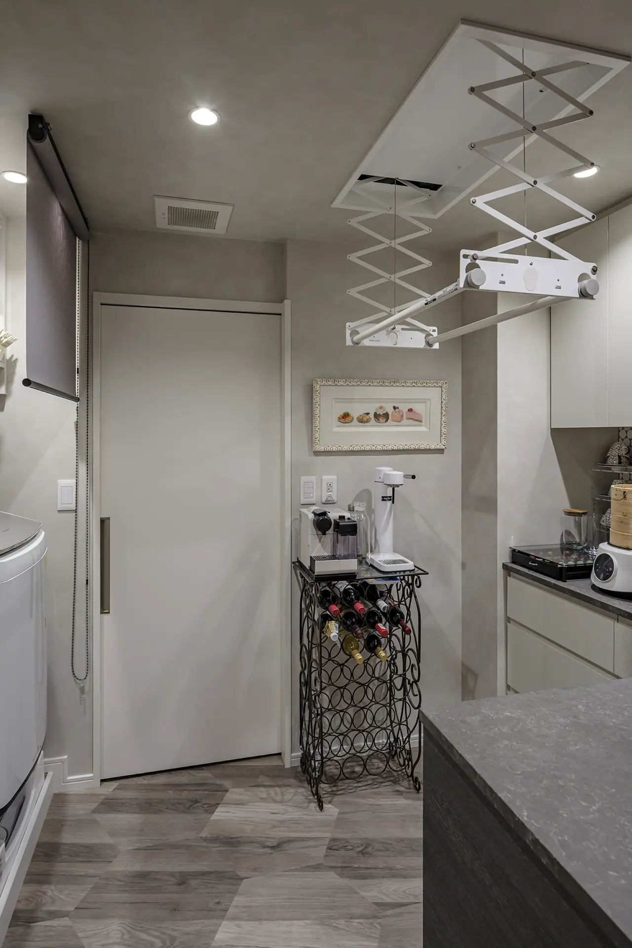 キッチンにはランドリールームを併設