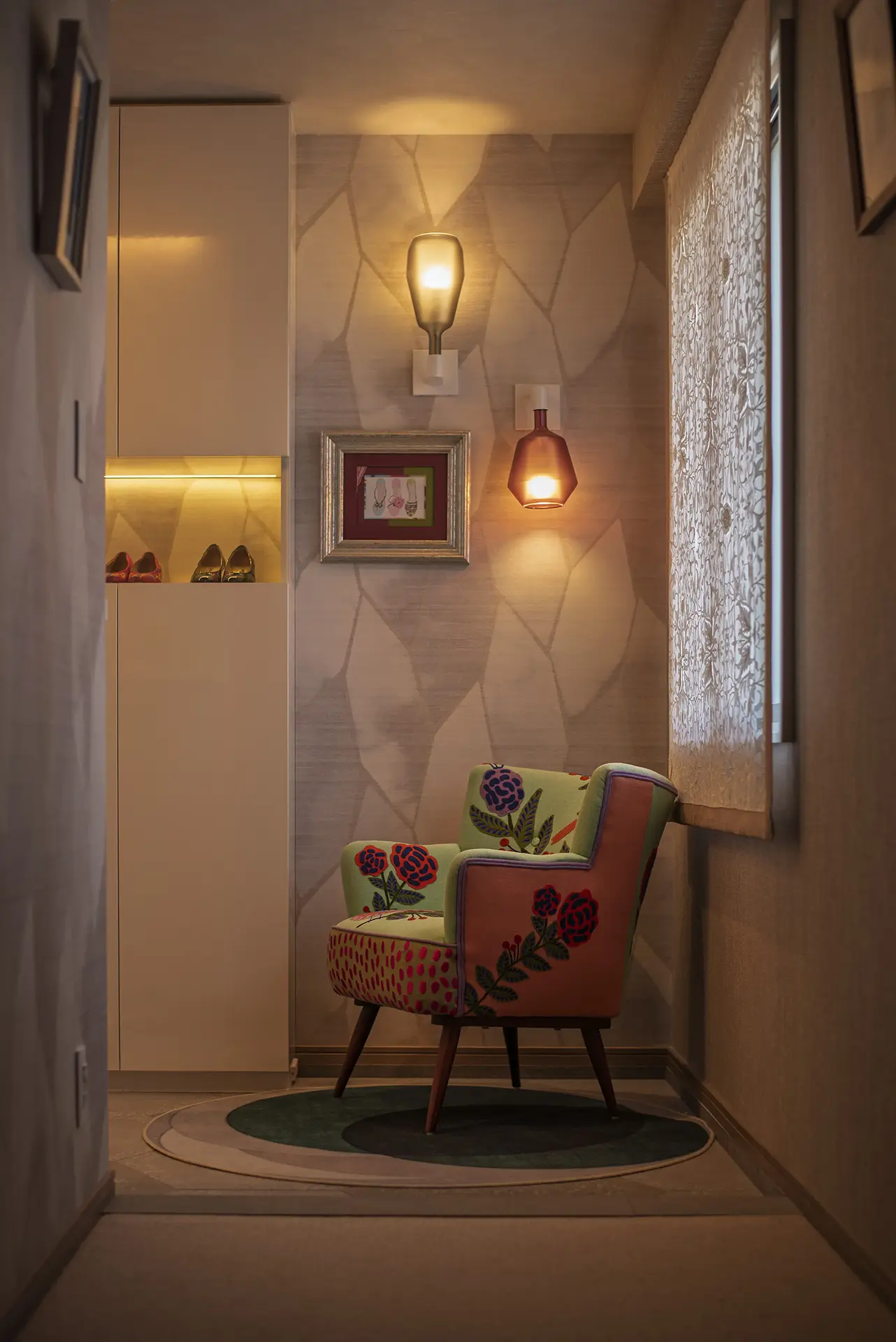 シューズケースの一部にはお気に入りの靴を飾る棚を造作