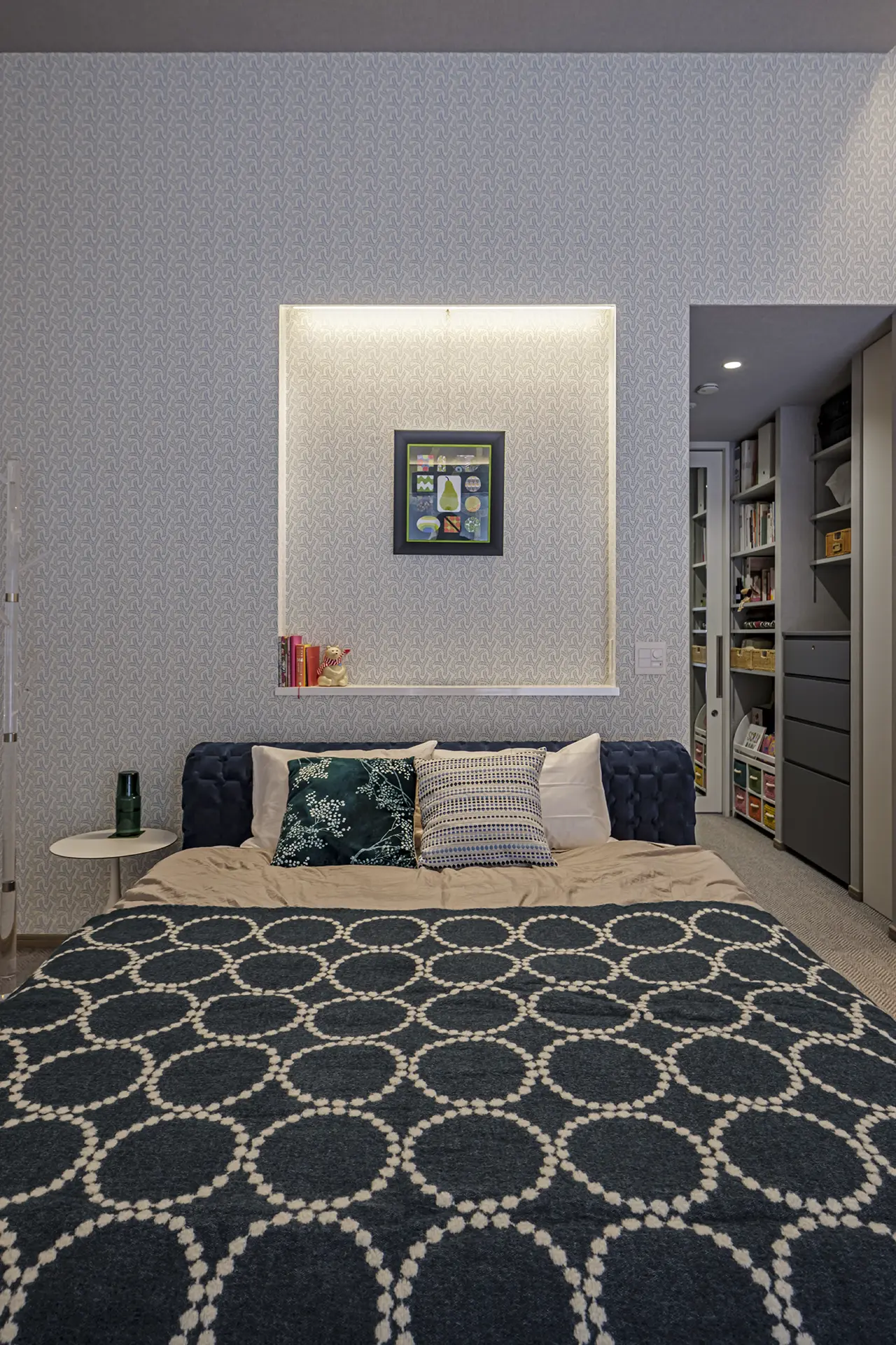 お施主様のアートがプライベートな空間に彩りを添える