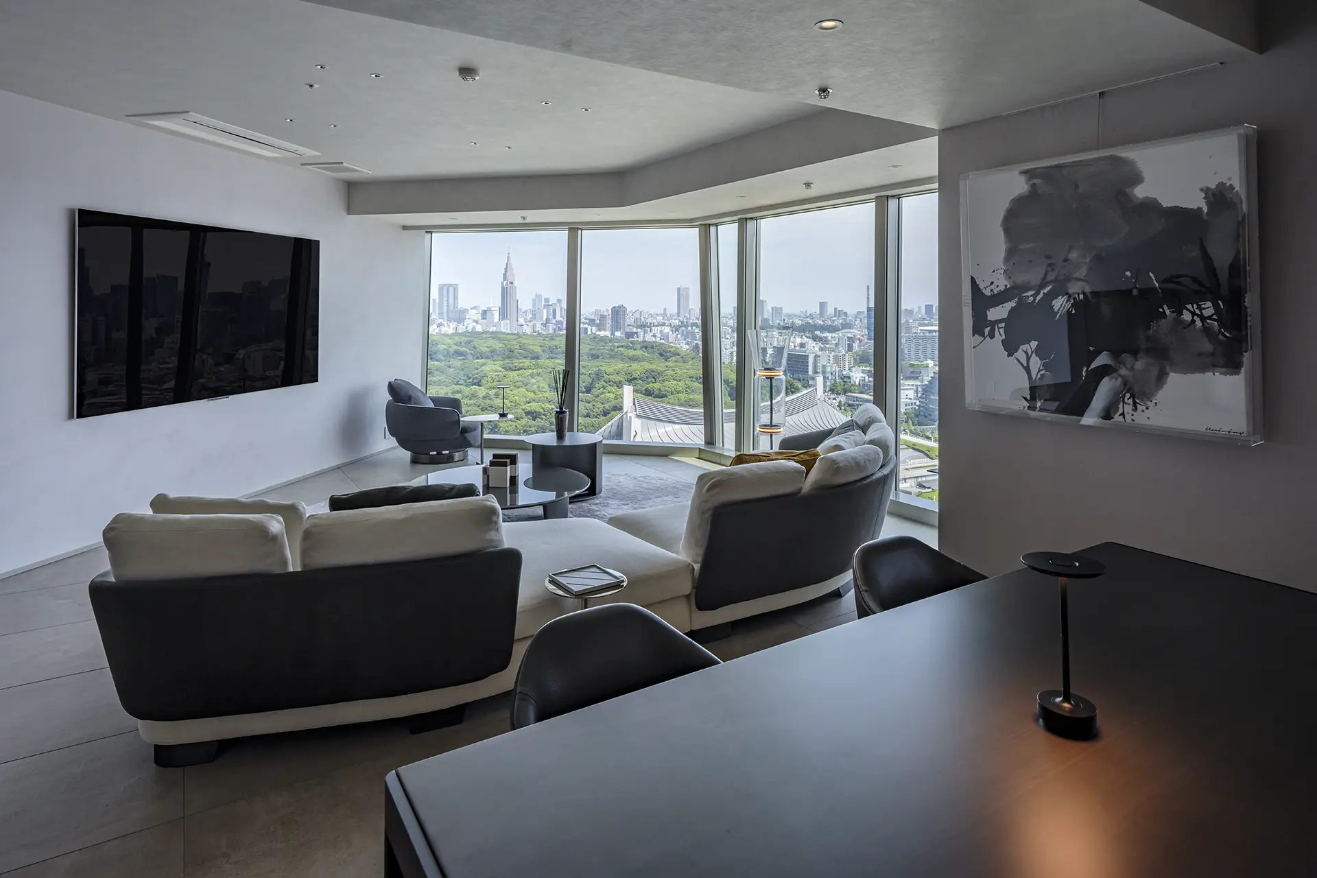 キッチンからリビングを見る