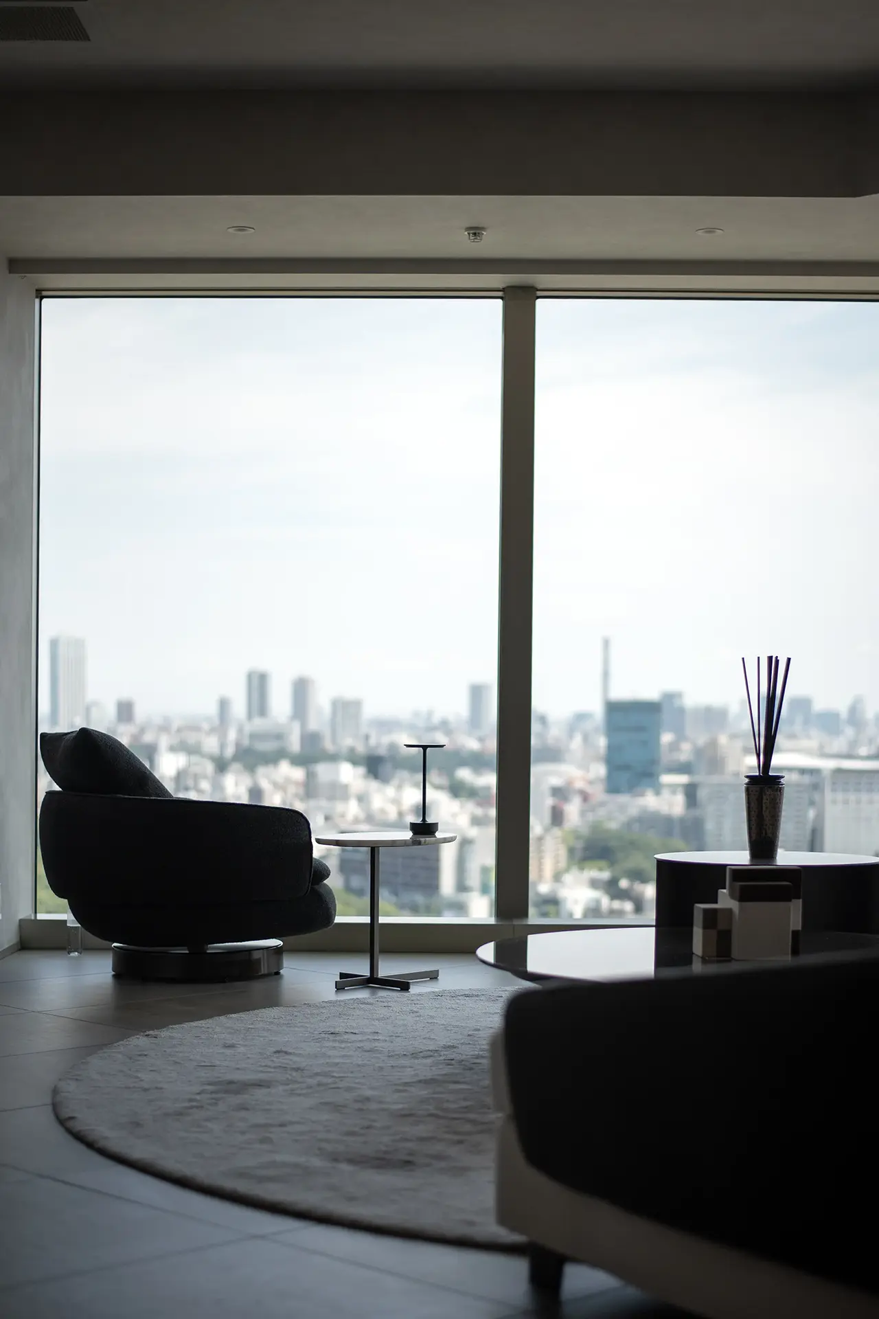 眺望を望みながら寛げる一人掛けソファー