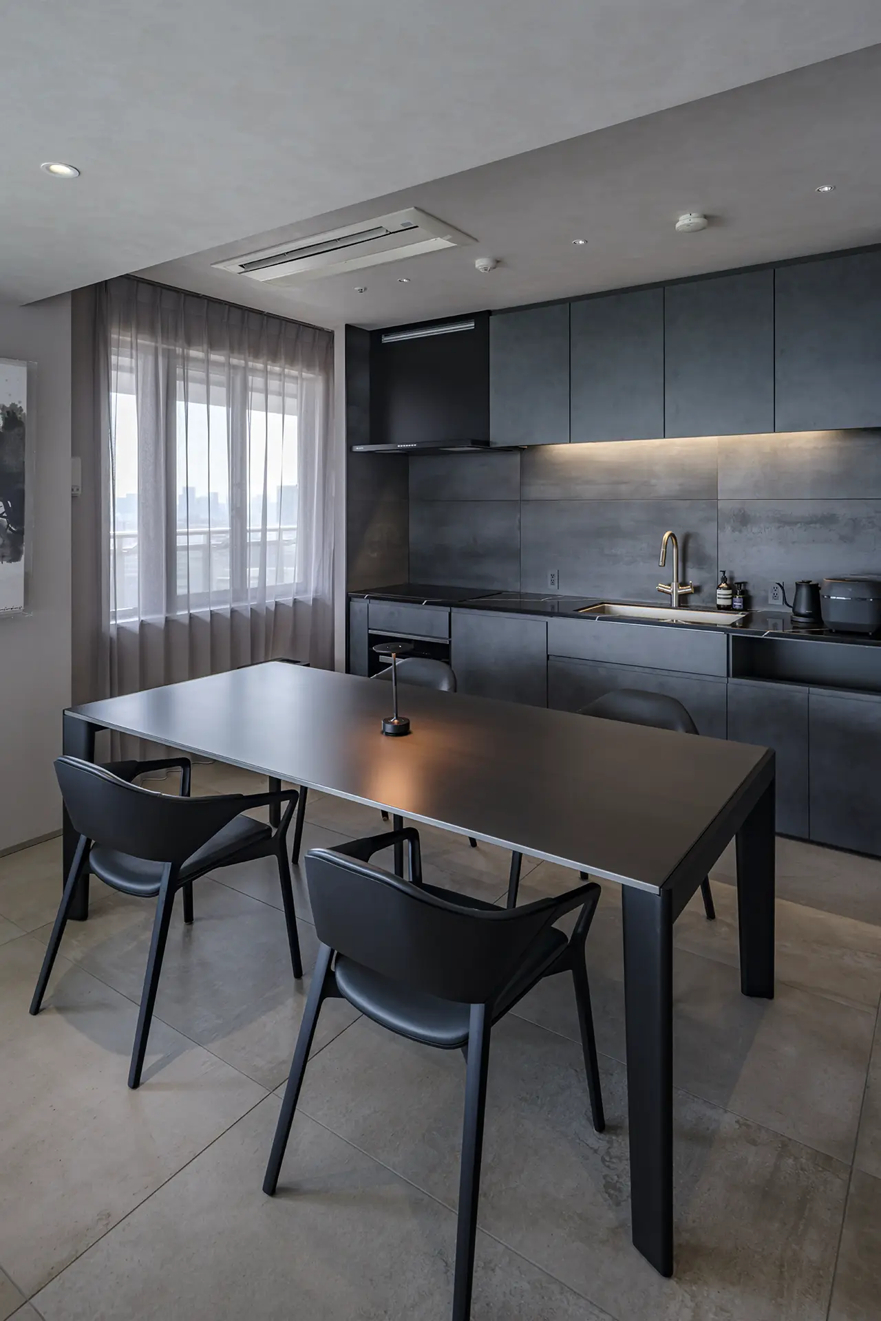 キッチンに合わせたダイニングセット