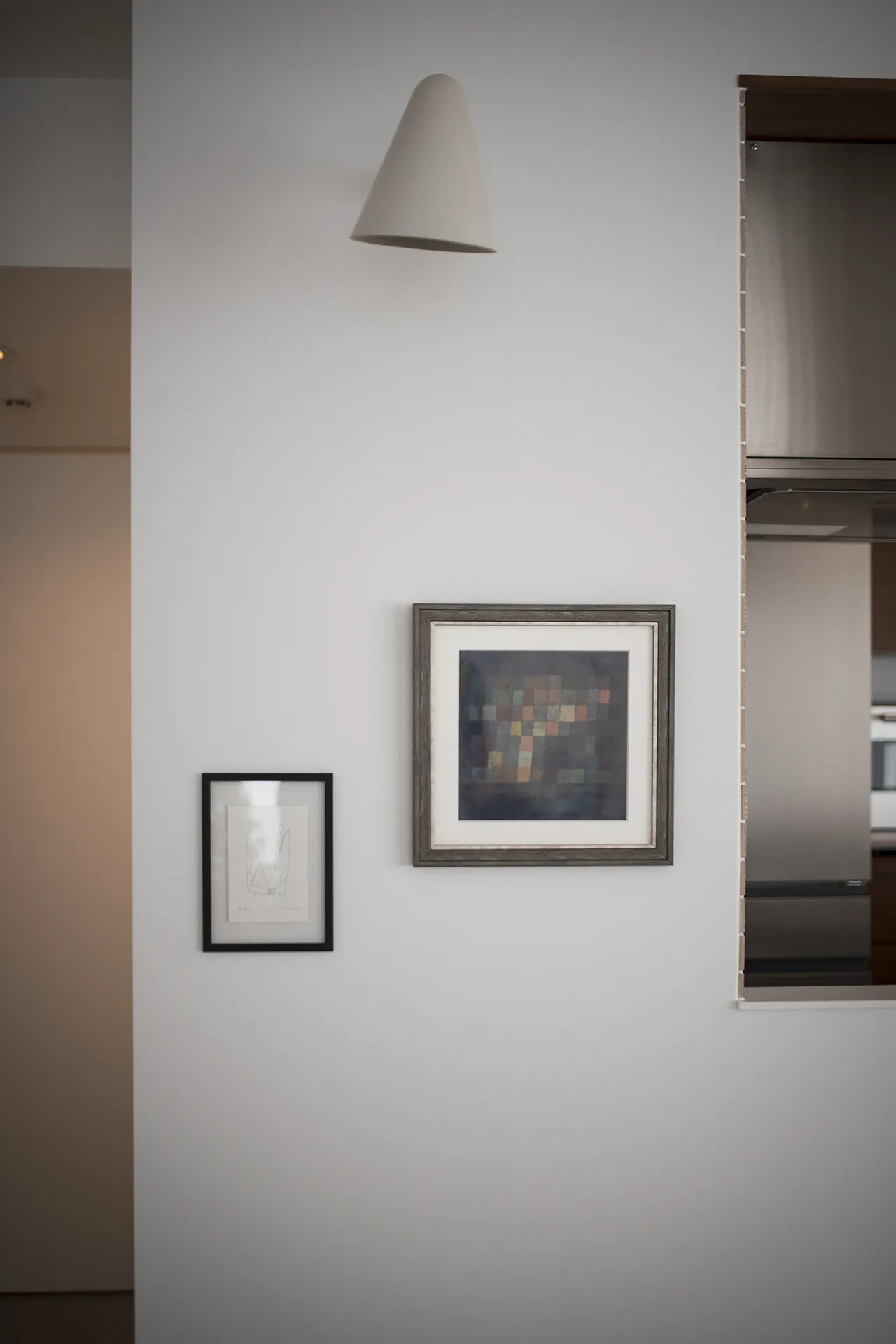 部屋の随所にお施主様こだわりの小物が飾られている