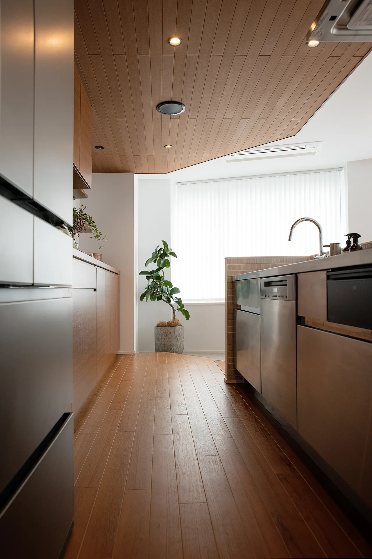 キッチンのパントリー側から見返す