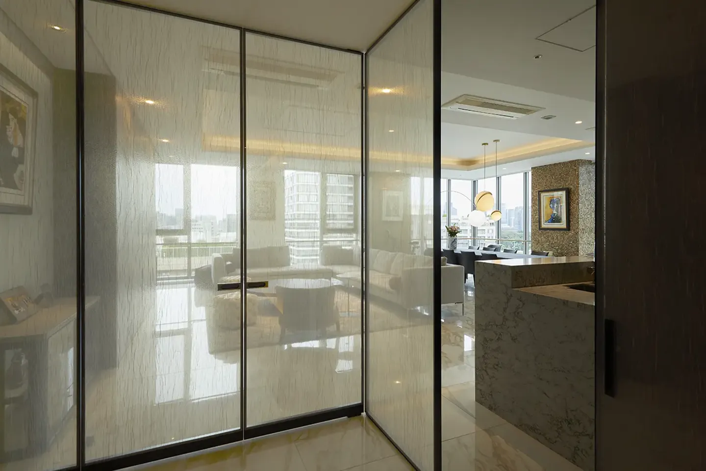 ファブリックガラスを使用した扉