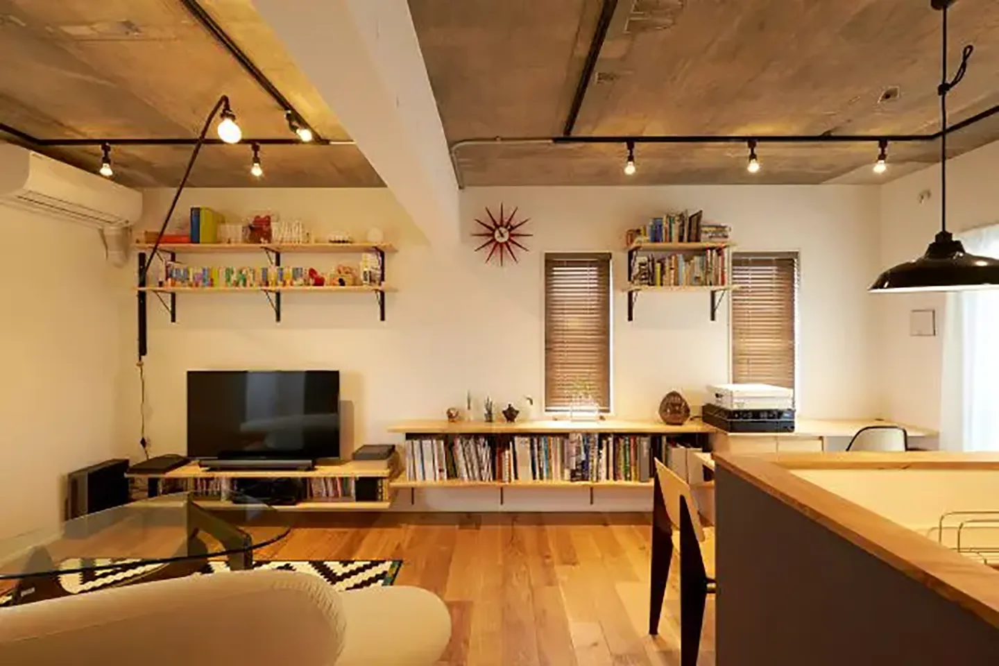 無垢材フローリングを使用したリビング