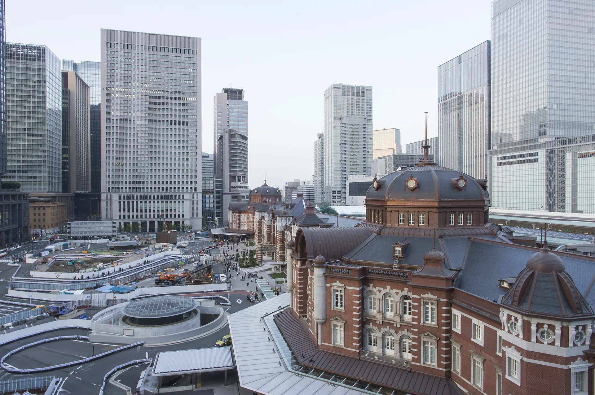 東京駅と街並み
