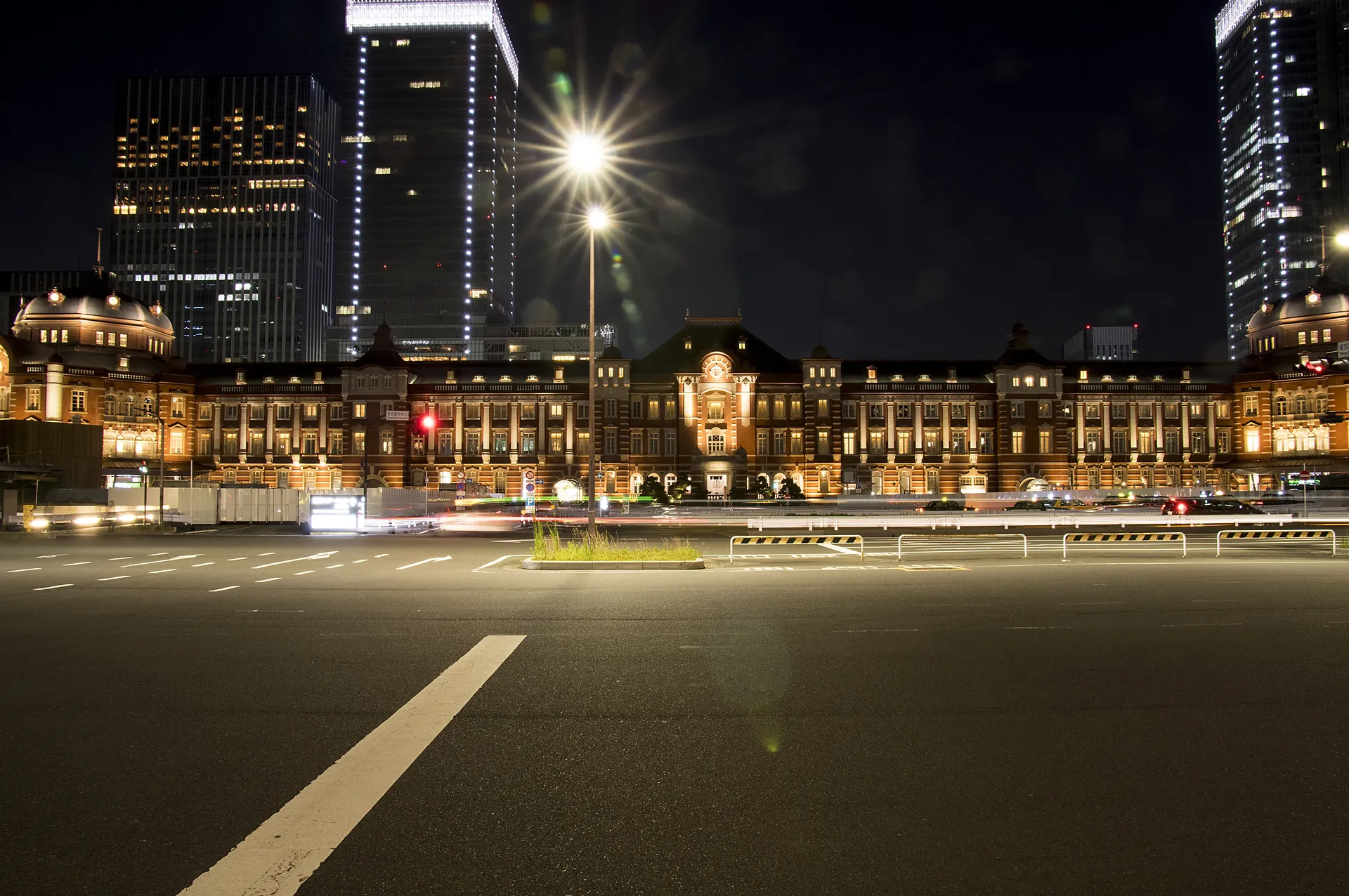 夜の東京駅